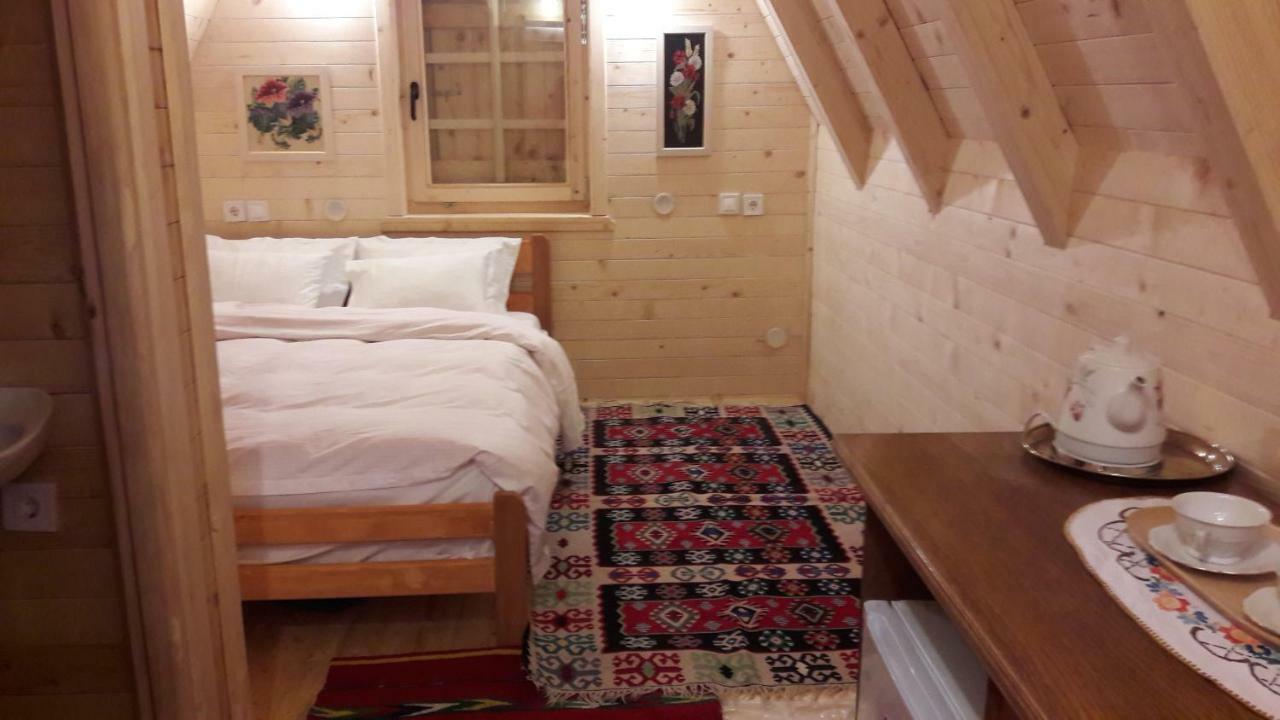 Karadzic Hotel Zabljak  Bilik gambar