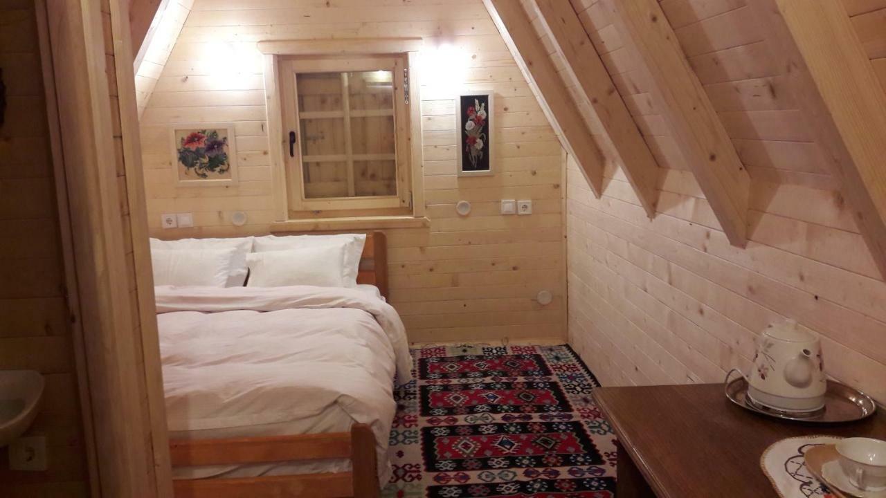 Karadzic Hotel Zabljak  Bilik gambar